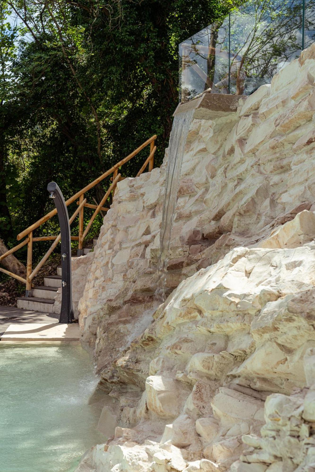 La Forestale Luxury Ecolodge Piano Terra- Appt Acqualagna Extérieur photo